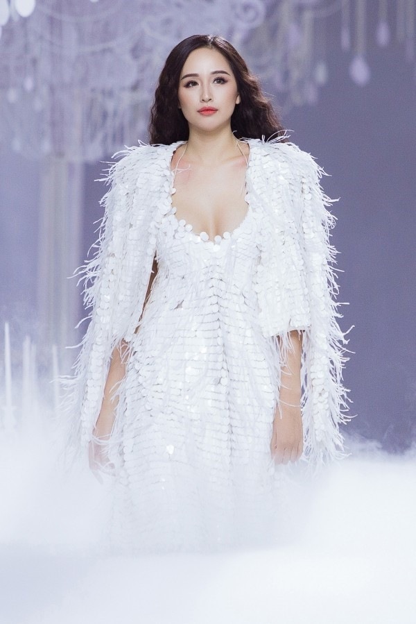 Lần gần đây nhất, cô trở lại showbiz với vai trò Hoa hậu Hoàn vũ Việt Nam 2017. Bên cạnh đó, mối tình ồn ào với nam ca sĩ Noo Phước Thịnh cũng khiến cả hai thường xuyên được chú ý. Lần gần đây nhất, cô trở lại showbiz với vai trò Hoa hậu Hoàn vũ Việt Nam 2017. Bên cạnh đó, mối tình ồn ào với nam ca sĩ Noo Phước Thịnh cũng khiến cả hai thường xuyên được chú ý.