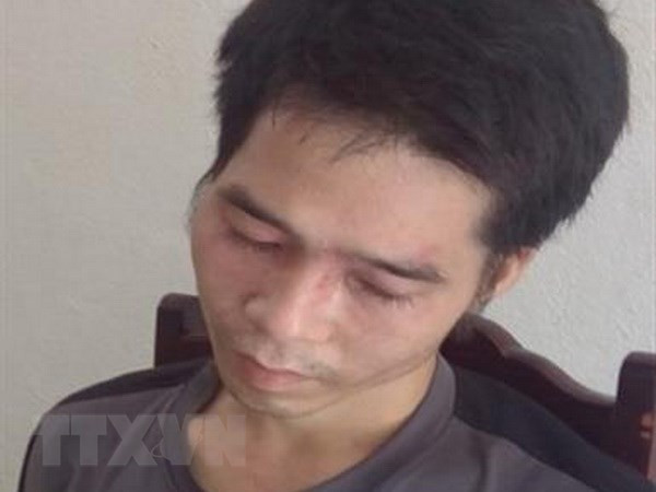 Đối tượng Vi Văn Đông bị lực lượng chức năng bắt giữ. (Ảnh: TTXVN phát) Đối tượng Vi Văn Đông bị lực lượng chức năng bắt giữ. (Ảnh: TTXVN phát)
