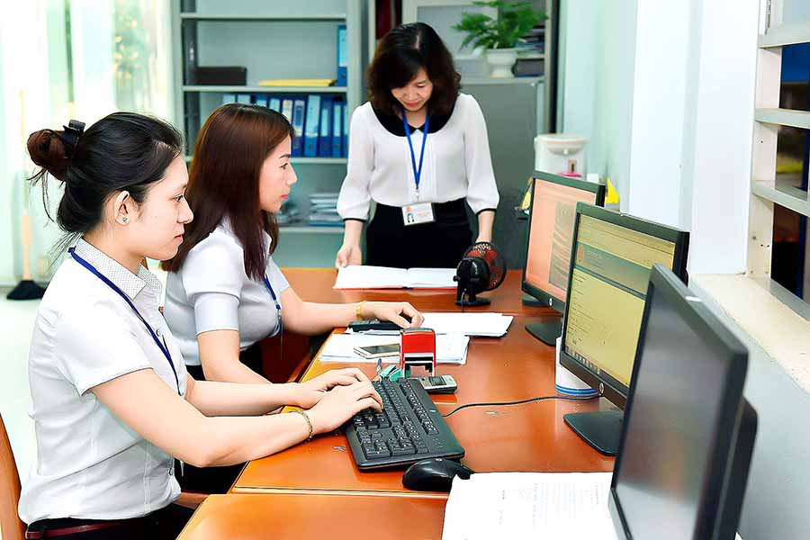  Thu thuế điện tử tại Cục Thuế tỉnh. Ảnh: Đ.T