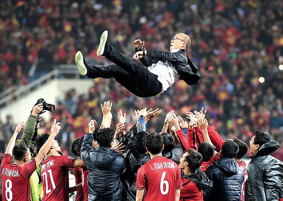  Bay cao trong chiến thắng. Ảnh: TRẦN THANH HẢI