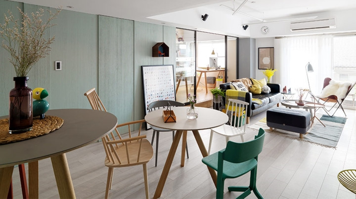 Từ bàn ăn các thành viên vẫn có thể dễ dàng quan sát khu vực phòng khách và ngược lại giúp bố mẹ dễ chăm sóc con cái dù đang ăn uống hay xem tivi. Từ bàn ăn các thành viên vẫn có thể dễ dàng quan sát khu vực phòng khách và ngược lại giúp bố mẹ dễ chăm sóc con cái dù đang ăn uống hay xem tivi.