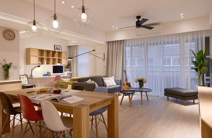 Đèn mặt dây chuyền bằng thủy tinh hơi cổ điển tạo cảm giác gần gũi, ấm cúng. Đèn mặt dây chuyền bằng thủy tinh hơi cổ điển tạo cảm giác gần gũi, ấm cúng.