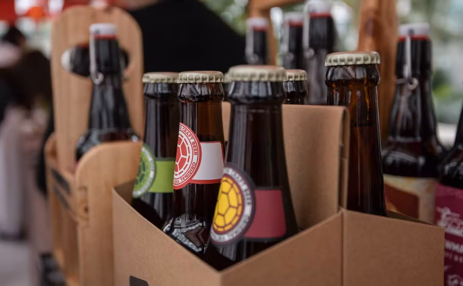 Một thương hiệu bia khá độc đáo bán trong chợ Tết cung cấp các lựa chọn về vị như chocolate, đắng…