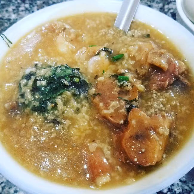 Cháo ấu tẩu nổi tiếng bởi hương vị thơm ngon, béo ngậy đặc trưng