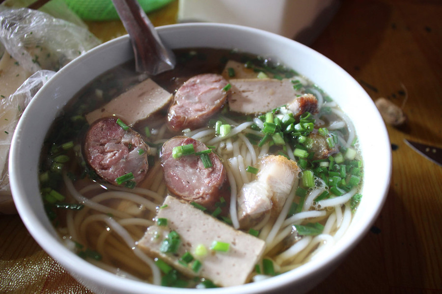 Một bác bún nóng hổi, thơm ngon ở Trùng Khánh, Cao Bằng với giá chỉ 20.000 đồng