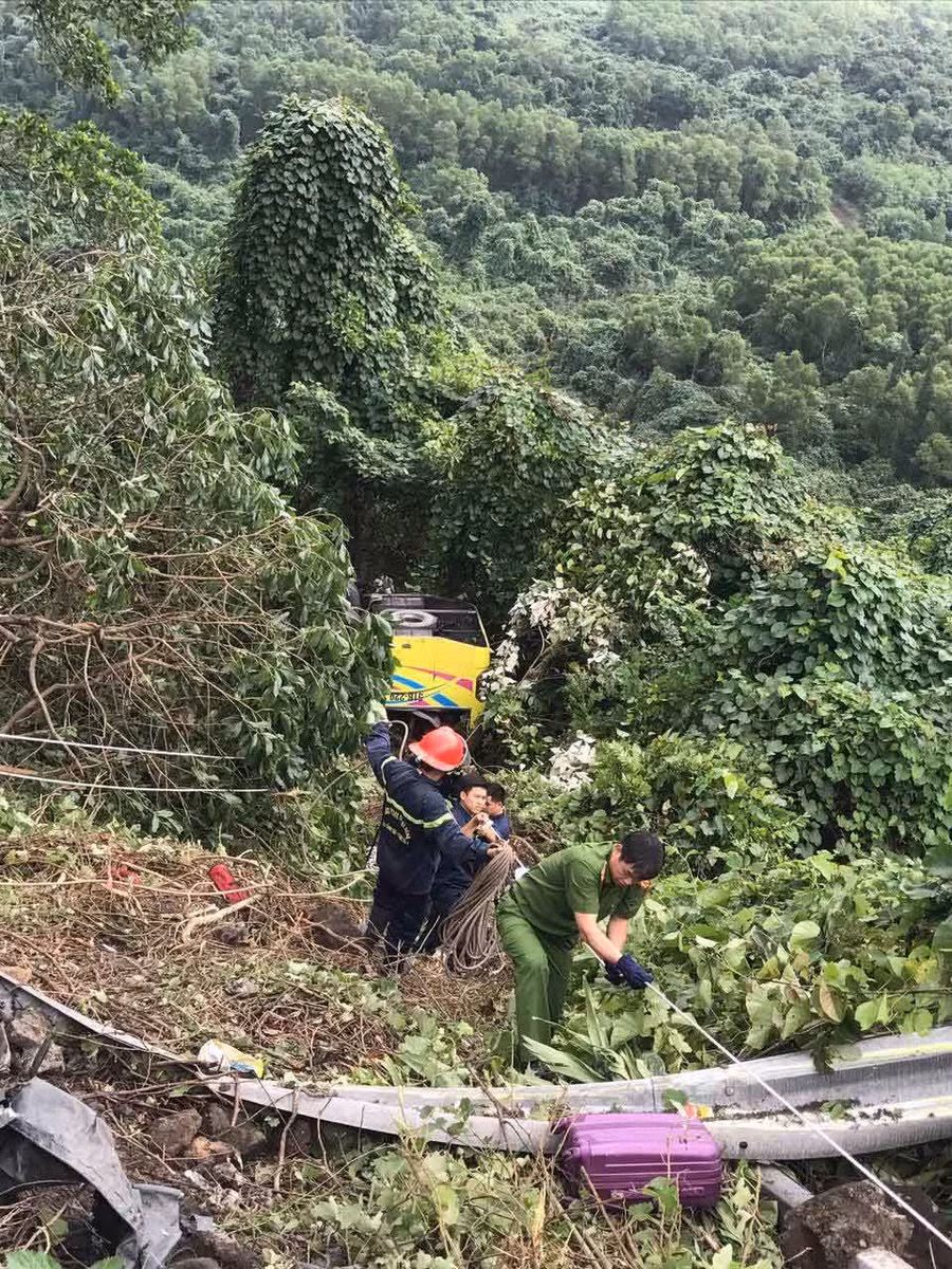  Chiếc xe khách gặp nạn