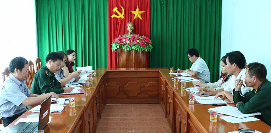  Quang cảnh buổi làm việc với huyện Đức Cơ. Ảnh: Ngọc Sang