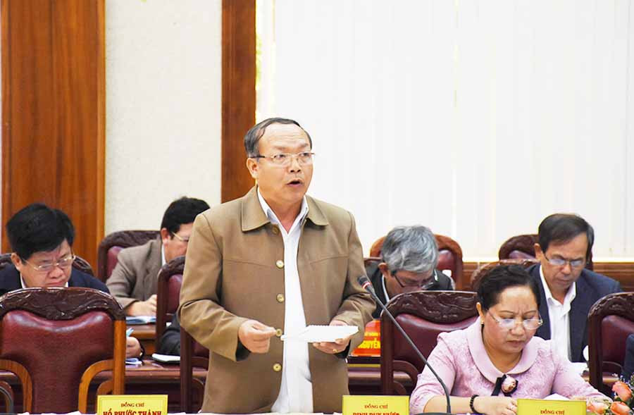 Đồng chí Đinh Duy Vượt-Tỉnh ủy viên, Phó Trưởng đoàn đại biểu Quốc hội tỉnh phát biểu tại hội nghị. Ảnh: M.N  Đồng chí Đinh Duy Vượt-Tỉnh ủy viên, Phó Trưởng đoàn đại biểu Quốc hội tỉnh phát biểu tại hội nghị. Ảnh: M.N
