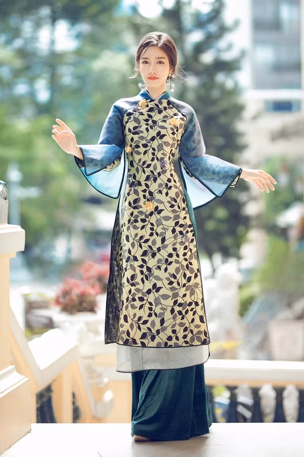 Top 5 Hoa hậu Việt Nam 2018 sang trọng, quý phái với thiết kế quần ống rộng thướt tha.