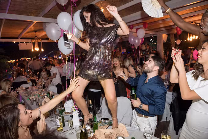  Đêm giao thừa tại hộp đêm XL Dubai. Thành phố là điển hình cho sự giao thoa của nhiều nền văn hóa khác nhau.