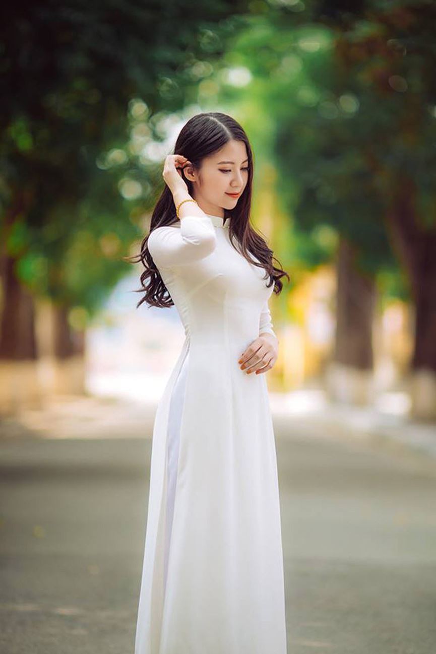 Năm đầu tiên may mắn không mỉm cười với cô, nhưng Ngọc Anh không từ bỏ, gác lại nỗi buồn để cố gắng trong kỳ thi sau. Đến năm thứ hai thì cô đã đỗ vào ngành Luật dân sự của ngôi trường mơ ước. Năm đầu tiên may mắn không mỉm cười với cô, nhưng Ngọc Anh không từ bỏ, gác lại nỗi buồn để cố gắng trong kỳ thi sau. Đến năm thứ hai thì cô đã đỗ vào ngành Luật dân sự của ngôi trường mơ ước.