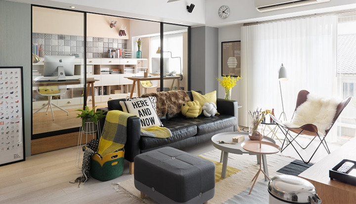 Trong tổng diện tích 85 m2 gia chủ bố trí căn hộ của mình với đầy đủ phòng khách, bếp nấu, phòng làm việc, hai phòng ngủ và nhà tắm thuận tiện cho việc sinh hoạt hàng ngày. Trong tổng diện tích 85 m2 gia chủ bố trí căn hộ của mình với đầy đủ phòng khách, bếp nấu, phòng làm việc, hai phòng ngủ và nhà tắm thuận tiện cho việc sinh hoạt hàng ngày.