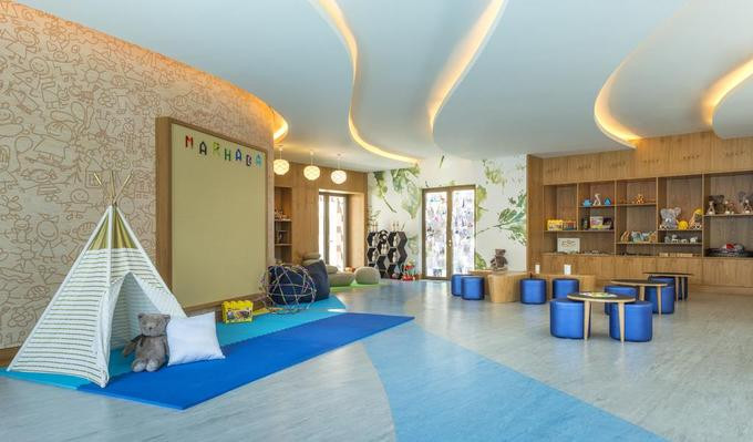 Khách sạn nhận được nhiều đánh giá, khen ngợi từ khách du lịch. Enrtw, một du khách Anh cho biết anh rất thích nơi này vì phòng có tầm nhìn đẹp, sạch sẽ. Nhà hàng và quán bar trong khách sạn cũng khiến anh hài lòng. Còn Imad, một khách du lịch đến từ Arab Saudi cho biết anh sẽ quay lại nơi này vì vị trí khách sạn thuận lợi, đi đến các điểm du lịch, trung tâm thương mại rất gần, lễ tân và nhân viên đều nhiệt tình, thân thiện.