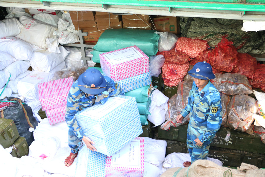 Khẩn trương chuẩn bị đi chúc Tết Trường Sa ảnh 6