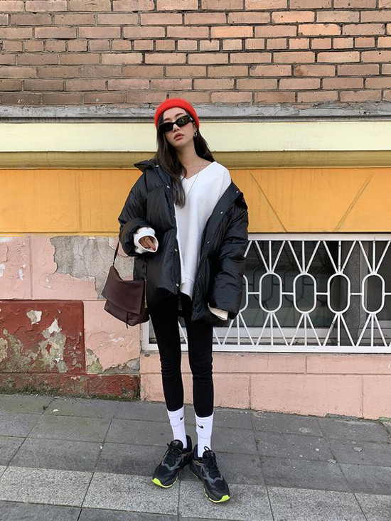 Áo phao thường được phối hợp cùng các kiểu jeans ống ôm, skinny tạo nên hình ảnh cân đối cho tổng thể của từng set đồ. Áo phao thường được phối hợp cùng các kiểu jeans ống ôm, skinny tạo nên hình ảnh cân đối cho tổng thể của từng set đồ.