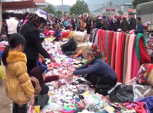  Chợ phiên Huổi Cuổi ở huyện Quỳnh Nhai, tỉnh Sơn La, ngày Tết. (Ảnh: TTXVN phát)