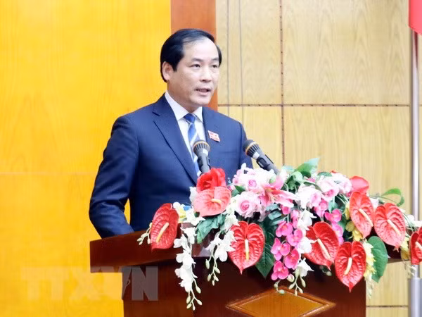 Phó Chủ tịch Ủy ban Nhân dân tỉnh Lạng Sơn nhiệm kỳ 2016-2021, Dương Xuân Huyên phát biểu nhận chức. (Ảnh: Thái Thuần/TTXVN)