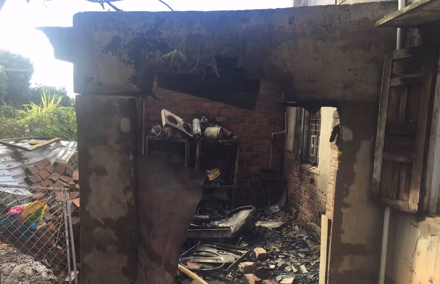  Khu vực kho chứa nhớt bị ngọn lửa thiêu rụi hoàn toàn. Ảnh: Văn Ngọc