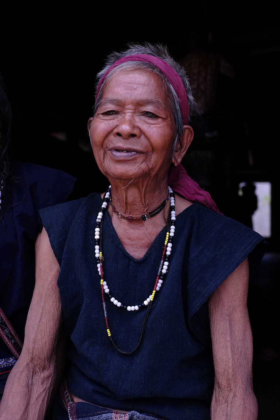  Nghệ nhân hát kể sử thi Nhưr (xã Ya Hội, huyện Đak Pơ) sống trong nghèo khổ, bệnh tật nhưng không nhận được sự đãi ngộ nào sau 4 năm được phong tặng danh hiệu. Ảnh: Hoàng Ngọc