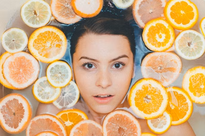 Tẩy da chết giúp bạn sở hữu làn da trong mướt, hoàn hảo. Ảnh: Noah Buscher/ Unspash.