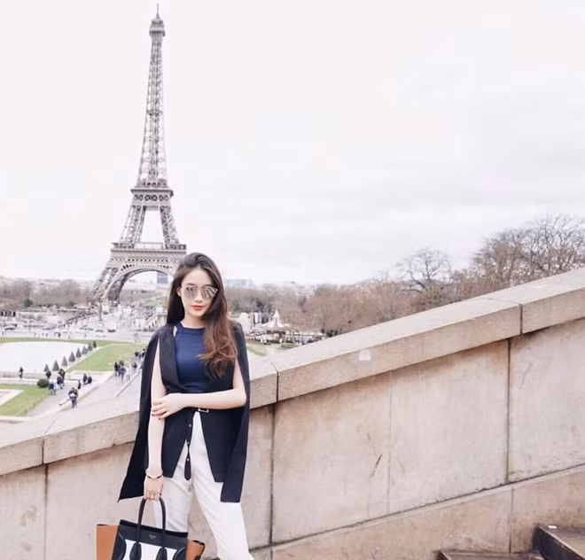 Phoiphailin trong một chuyến du lịch Pháp.