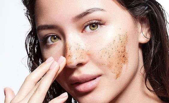 Việc tẩy da chết nên thực hiện đều đặn từ 1-3 lần/ tuần, tùy vào tình trạng da. Ảnh: Pinterest.