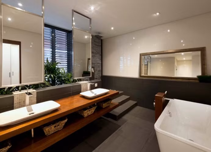  Nội thất bên trong hiện đại và tinh tế, thể hiện sự sang trọng, đẳng cấp.