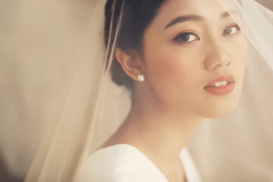 Cô được lòng khán giả bởi nét đẹp thanh tao và lanh lợi của mình cũng như được đánh giá là một trong những người đẹp thông minh.