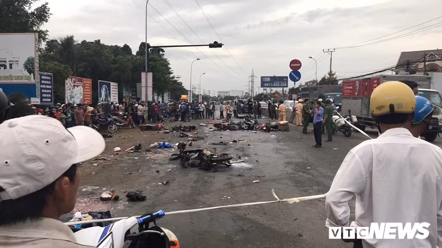 Hiện trường vụ tai nạn thảm khốc.