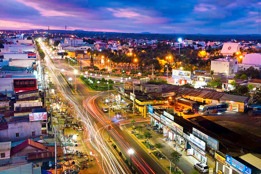 Một góc thị trấn Chư Sê về đêm. Ảnh: Đức Thụy Một góc thị trấn Chư Sê về đêm. Ảnh: Đức Thụy