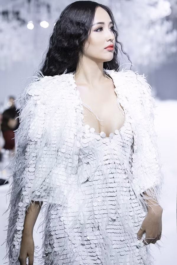  Sự xuất hiện của Mai Phương Thúy kiến nhiều người bất ngờ, bởi sau hơn 10 năm đăng quang cô vẫn giữ được vẻ đẹp và thần thái đáng ngưỡng mộ.