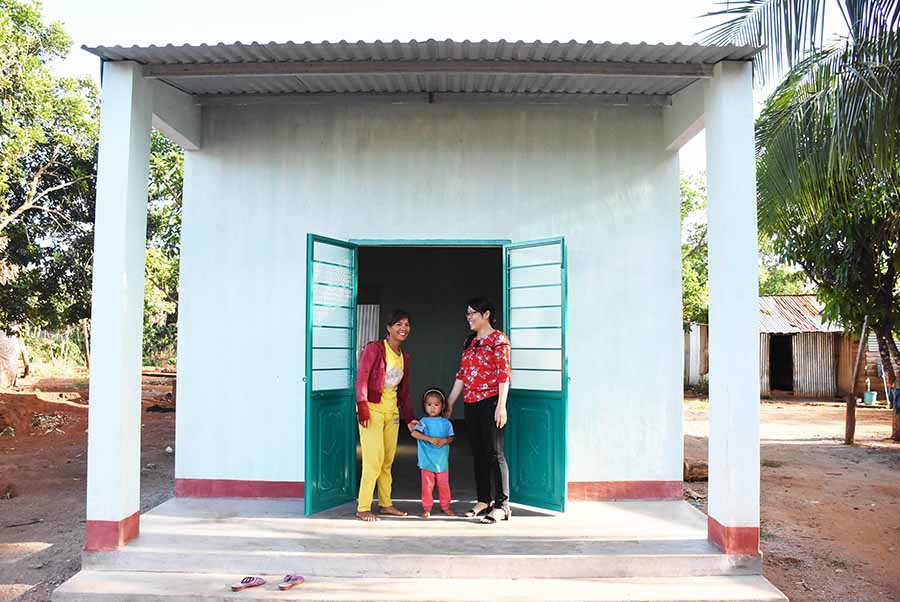  Nhờ các đơn vị, doanh nghiệp hỗ trợ, nhiều hộ nghèo trên địa bàn xã Ia Boòng (huyện Chư Prông) đã có nhà ở kiên cố, khang trang. Ảnh: M.N