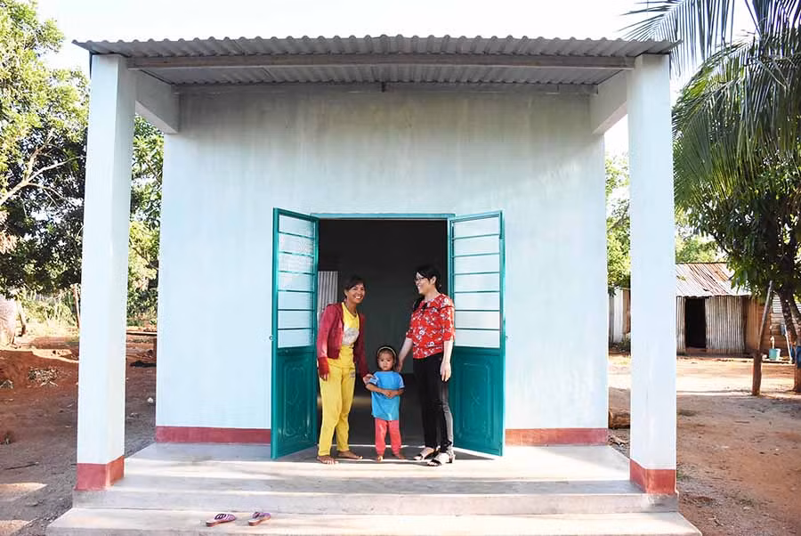  Nhờ các đơn vị, doanh nghiệp hỗ trợ, nhiều hộ nghèo trên địa bàn xã Ia Boòng (huyện Chư Prông) đã có nhà ở kiên cố, khang trang. Ảnh: M.N