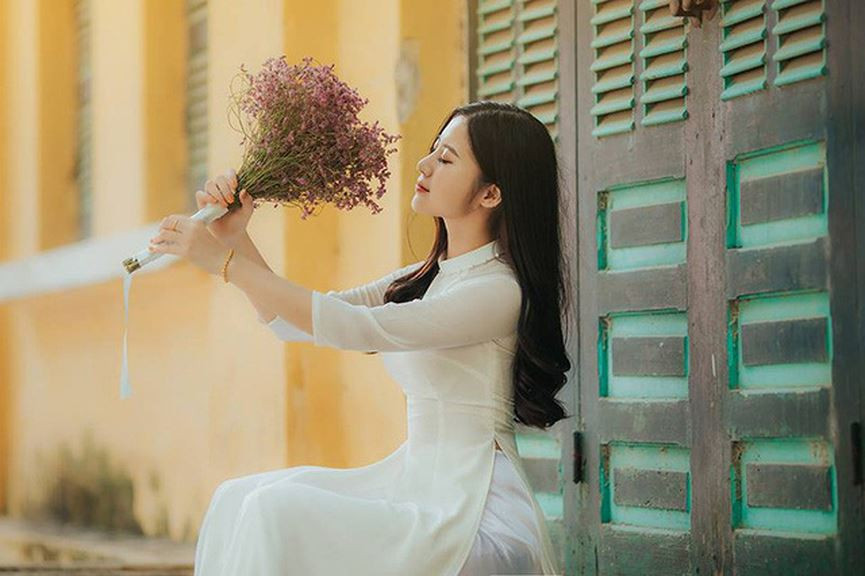 Ngọc Anh cũng cho rằng để có được sự hứng thú, say mê với công việc thì trước hết bản thân cần thực sự yêu thích nó và phù hợp với năng lực của bản thân. Hiện nay giới trẻ luôn có mong muốn những công việc với mức lương “trên trời” nhưng thực tế thì kỹ năng và kinh nghiệm lại còn rất “mỏng’. Theo Ngọc Anh mỗi người cần rèn luyện và bồi dưỡng các kỹ năng cần thiết cho công việc tương lai.  Ngọc Anh cũng cho rằng để có được sự hứng thú, say mê với công việc thì trước hết bản thân cần thực sự yêu thích nó và phù hợp với năng lực của bản thân. Hiện nay giới trẻ luôn có mong muốn những công việc với mức lương “trên trời” nhưng thực tế thì kỹ năng và kinh nghiệm lại còn rất “mỏng’. Theo Ngọc Anh mỗi người cần rèn luyện và bồi dưỡng các kỹ năng cần thiết cho công việc tương lai.