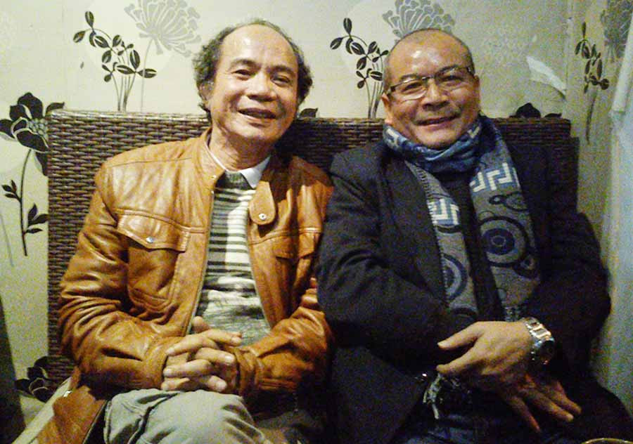  Nhà thơ Nguyễn Trọng Tạo (bìa trái) và tác giả. Ảnh: V.C.H