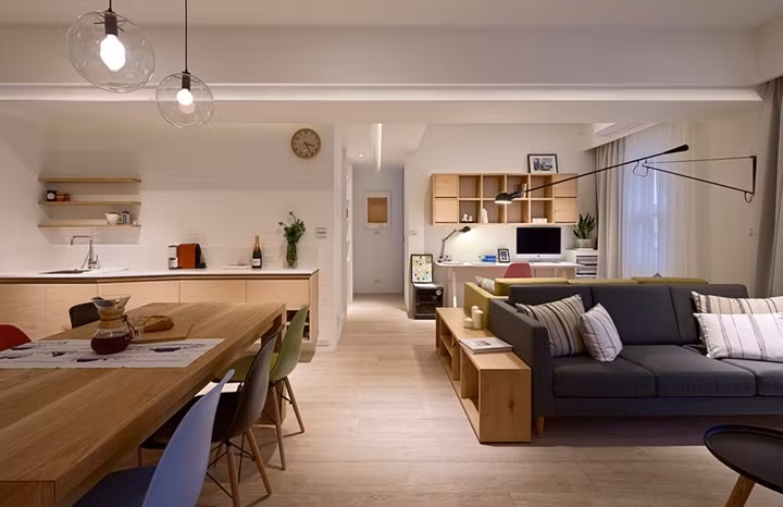 Giá sách đặt giữa hai ghế nên dù ngồi phía nào cũng dễ dàng truy cập. Giá sách đặt giữa hai ghế nên dù ngồi phía nào cũng dễ dàng truy cập.