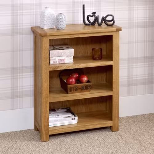 Chiếc tủ sách làm bằng gỗ tự nhiên chắc chắn, có độ bền cao. Chiếc tủ sách làm bằng gỗ tự nhiên chắc chắn, có độ bền cao.