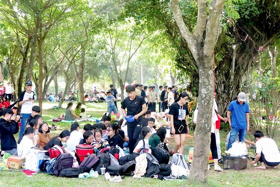  Nhiều khách đi dã ngoại, đi với gia đình đã chọn Bửu Long làm nơi vui chơi trong ngày nghỉ lễ