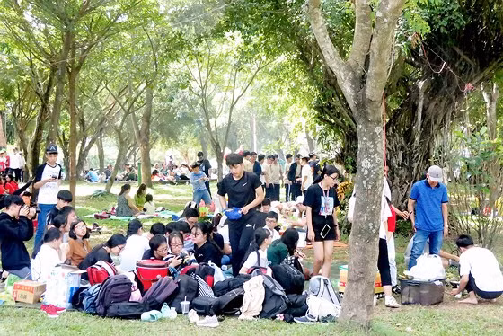  Nhiều khách đi dã ngoại, đi với gia đình đã chọn Bửu Long làm nơi vui chơi trong ngày nghỉ lễ