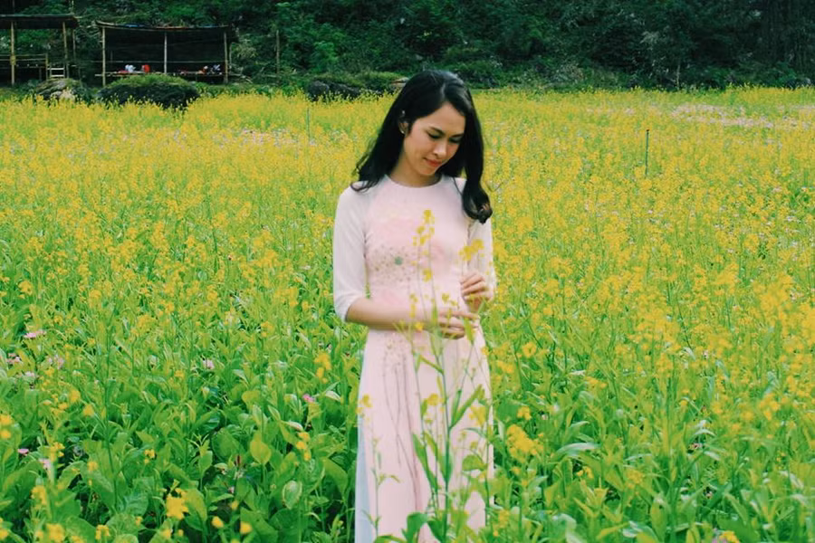 Hay duyên dáng trong tà áo dài.