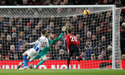 Pha làm bàn của Gross khiến trận đấu trở nên hấp dẫn ở những phút cuối. Ảnh: Reuters.