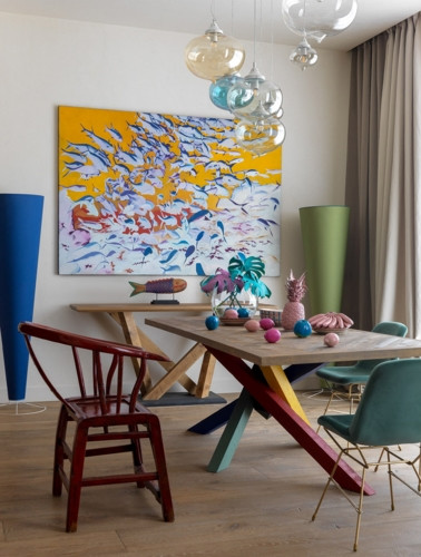 Những chùm bóng đèn thủy tinh trong suốt được treo trên trần nhà khiến căn nhà bạn trở nên gần gũi với thiên nhiên hơn. 