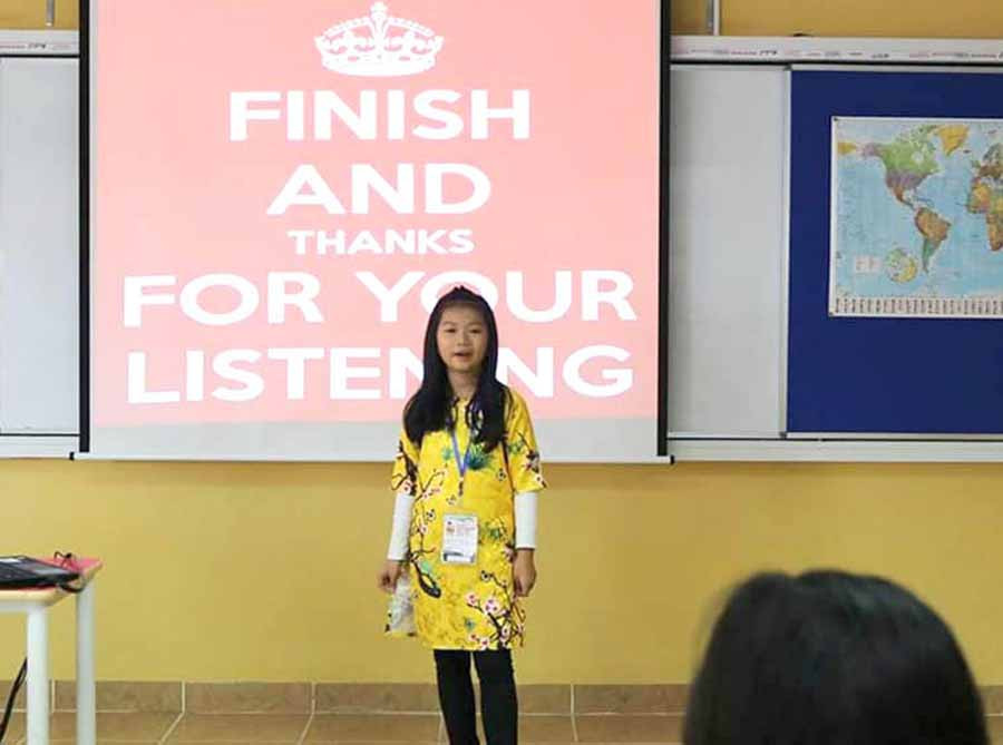 Bảo Thư thi thuyết trình. Ảnh: Nguyễn Huyền