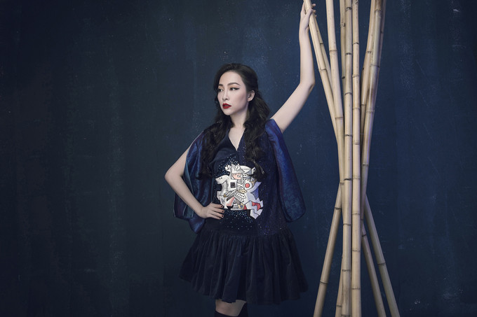 Nói về việc chọn hình tượng Thánh Gióng cho bộ sưu tập, anh giải thích, truyền truyết Thánh Gióng là câu chuyện ca ngợi sức mạnh của sự đoàn kết dân tộc. Nói về việc chọn hình tượng Thánh Gióng cho bộ sưu tập, anh giải thích, truyền truyết Thánh Gióng là câu chuyện ca ngợi sức mạnh của sự đoàn kết dân tộc.