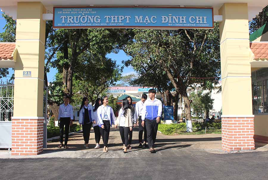  Các thế hệ học sinh luôn cảm thấy tự hào về Trường THPT Mạc Đĩnh Chi. Ảnh: N.G