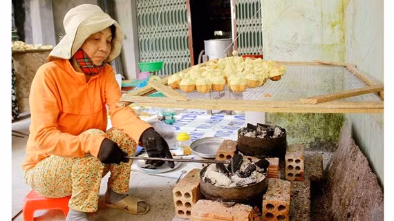 Làng đúc bánh thuẫn tất bật từ sáng sớm đến tối muộn ở xã Đức Thạnh, huyện Mộ Đức.