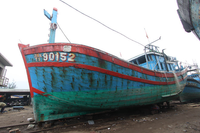 Tàu cá ĐNa 90152 được trục vớt, đưa về đất liền để làm bằng chứng tố cáo Trung Quốc