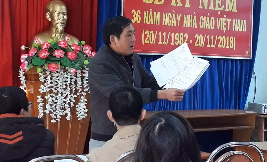 Ông Thức công bố kết quả giám định. Ảnh: Nguyễn Tú