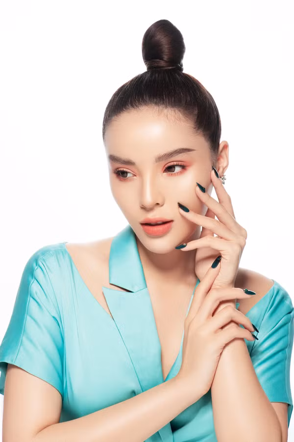  Màu xanh ngọc bích tôn vẻ kiêu sa cho mỹ nhân quê Nam Định.