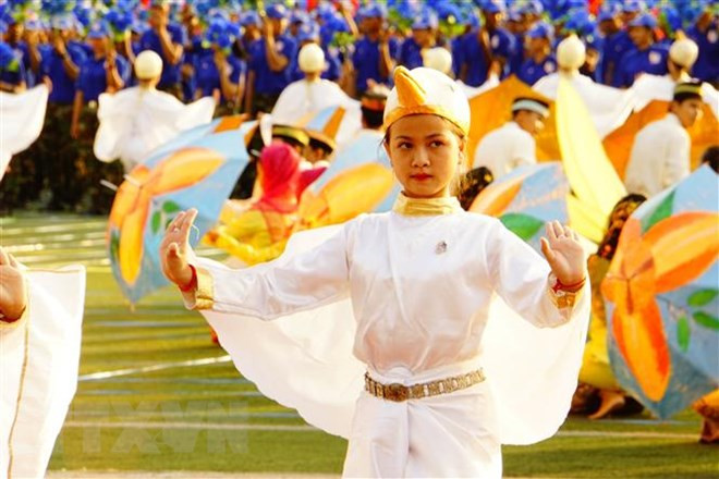 Điệu múa truyền thống trong chương trình văn nghệ. (Ảnh: Nhóm P/v TTXVN tại Campuchia) Điệu múa truyền thống trong chương trình văn nghệ. (Ảnh: Nhóm P/v TTXVN tại Campuchia)